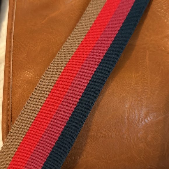 Leather crossbody bag - Picture 4 of 6